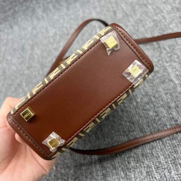 100% Authentic Fendi Shoulder Bag - Picture 9 of 16